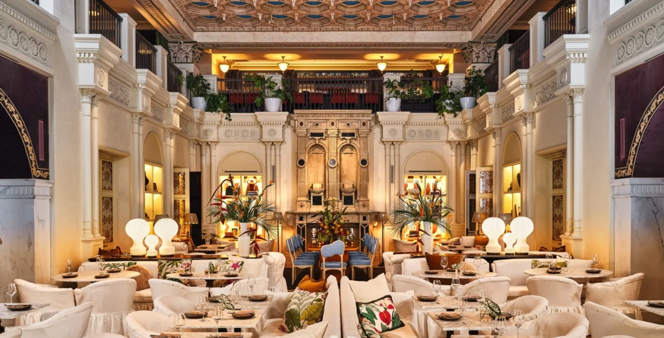 Experience one of the finest Italian restaurants in Los Angeles at the grand Ristorante Per L'Ora.
