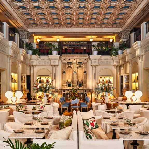 Experience one of the finest Italian restaurants in Los Angeles at the grand Ristorante Per L'Ora.