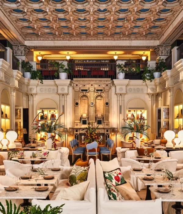 Experience one of the finest Italian restaurants in Los Angeles at the grand Ristorante Per L'Ora.