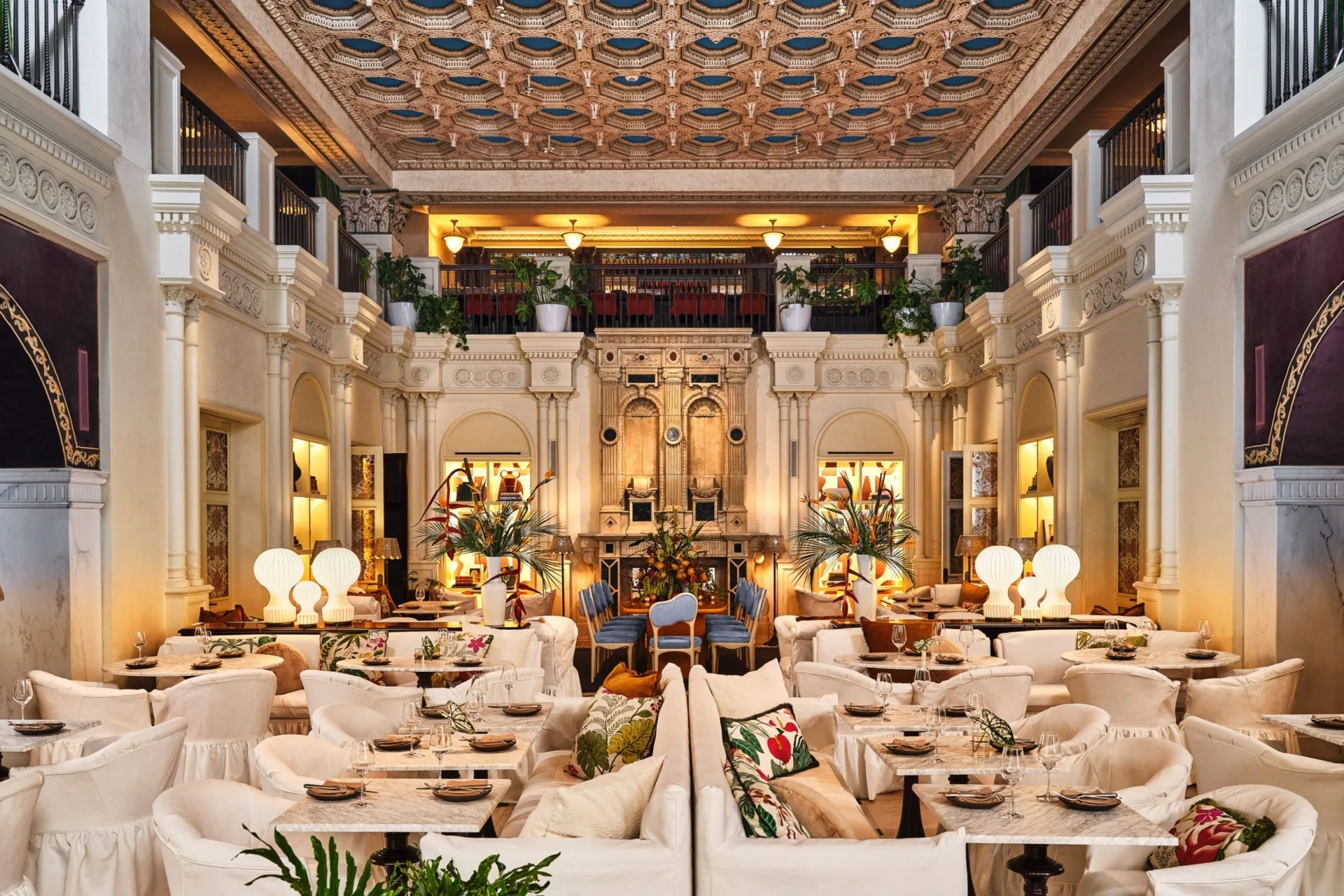 Experience one of the finest Italian restaurants in Los Angeles at the grand Ristorante Per L'Ora.