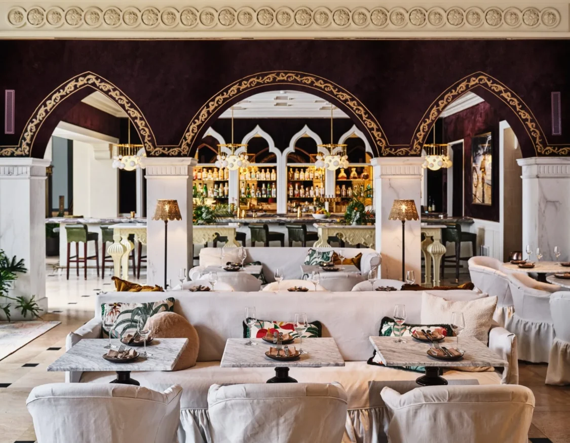 Per L'Ora dining area