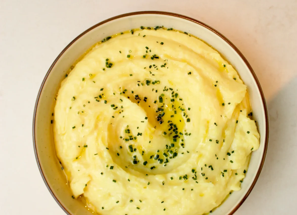 Enjoy creamy whipped potatoes with fresh chives at Ristorante Per L'Ora, a top Italian restaurant in Los Angeles.